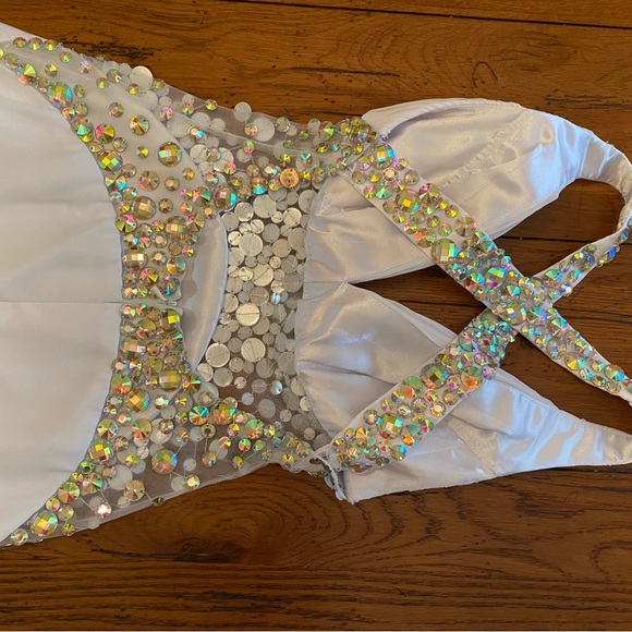 Alyce Paris Size 0 White Jeweled Formal Gown - Picture 5 of 10
